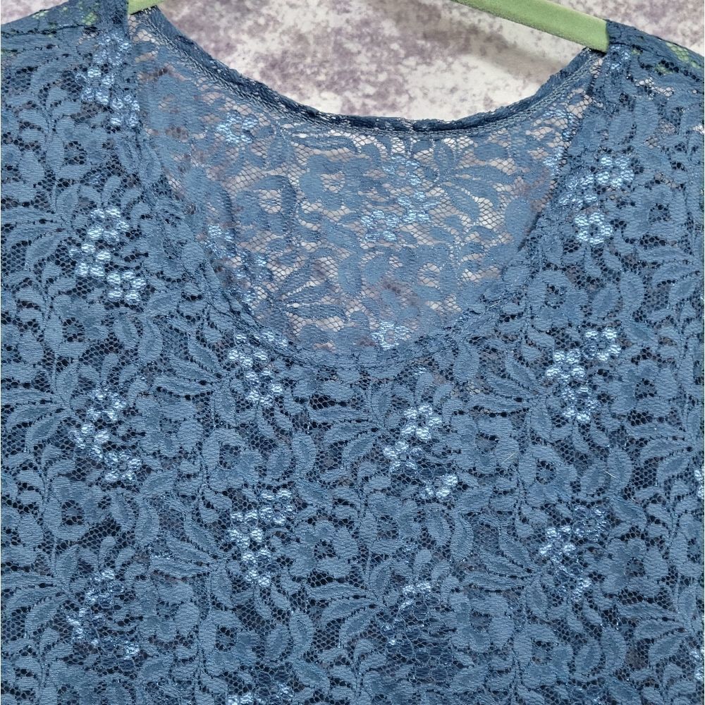 Lace Top‎ - Picture 2 of 10